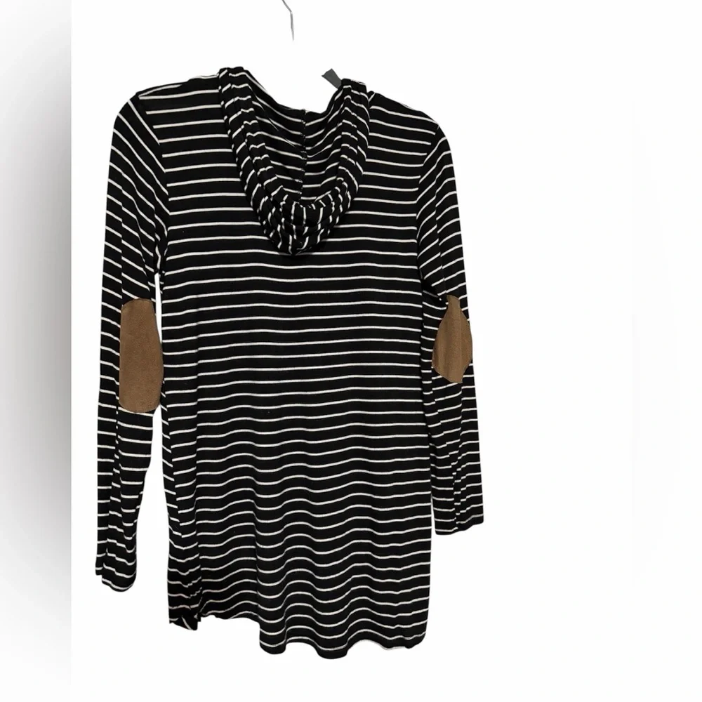 Lillypad Black and White Striped Pullover with hoodie Size Medium - Picture 2 of 3